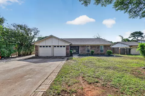 6724 Bartay Dr, North Richland Hills, TX 76182