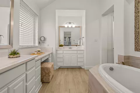 Bath - 6631 Roughleaf Ridge Rd, Argyle, TX 76226 photo 3 of 3