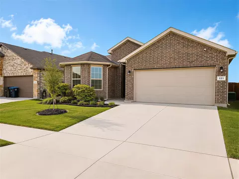 221 Oldcastle Way, Fort Worth, TX 76131
