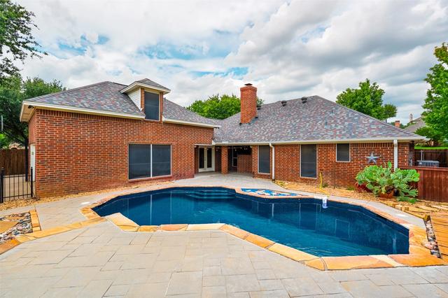 9108 High Oaks Dr, North Richland Hills, TX 76182