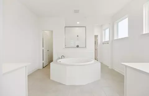 Bath - 11149 Roxburgh Rd, Haslet, TX 76052 photo 1 of 4