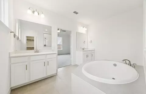 Bath - 11149 Roxburgh Rd, Haslet, TX 76052 photo 2 of 4