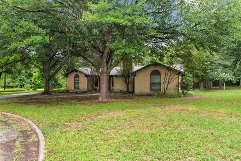 2823 Laurel Ln, Commerce, TX 75428