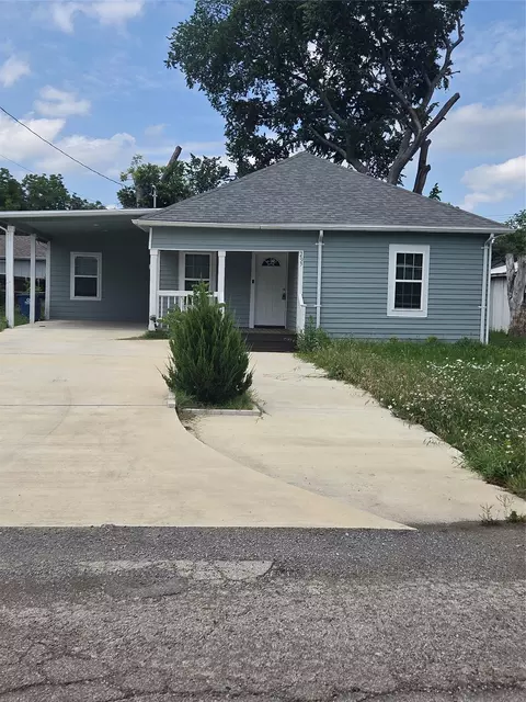 203 E Ann St, Kaufman, TX 75142