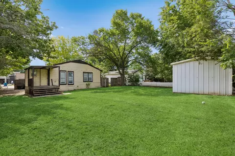 1120 Pine St, Grapevine, TX 75050