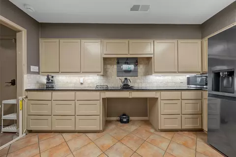 Kitchen - 5444 Old Lorena Rd, Lorena, TX 76655 photo 2 of 3