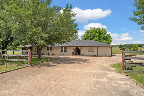 Exterior - 5444 Old Lorena Rd, Lorena, TX 76655 photo 3 of 11