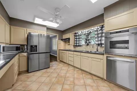 Kitchen - 5444 Old Lorena Rd, Lorena, TX 76655 photo 3 of 3