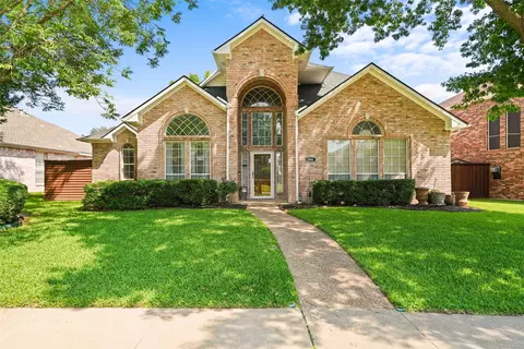 8901 Lakepointe Ave, Rowlett, TX 75088