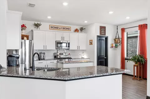Kitchen - 645 Ridgeback Trl, Haslet, TX 76052 photo 5 of 5