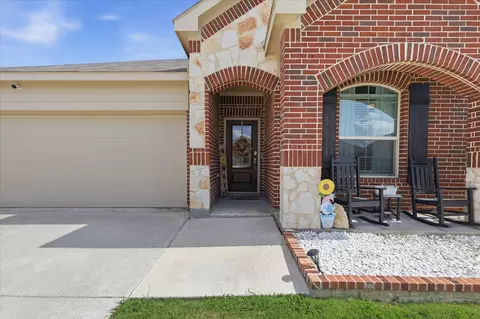 Exterior - 645 Ridgeback Trl, Haslet, TX 76052 photo 3 of 8