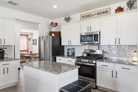 Kitchen - 645 Ridgeback Trl, Haslet, TX 76052 photo 2 of 5