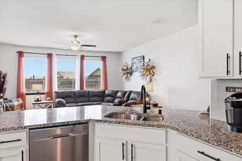 Kitchen - 645 Ridgeback Trl, Haslet, TX 76052 photo 3 of 5