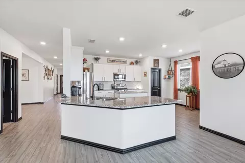 Kitchen - 645 Ridgeback Trl, Haslet, TX 76052 photo 4 of 5