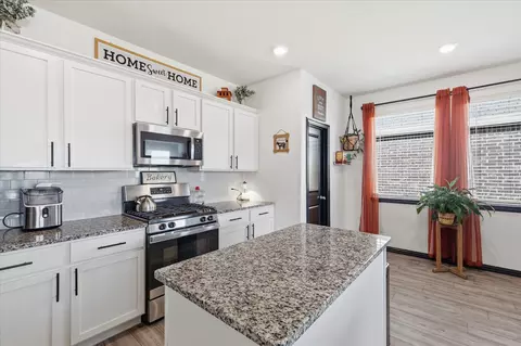 Kitchen - 645 Ridgeback Trl, Haslet, TX 76052 photo 1 of 5