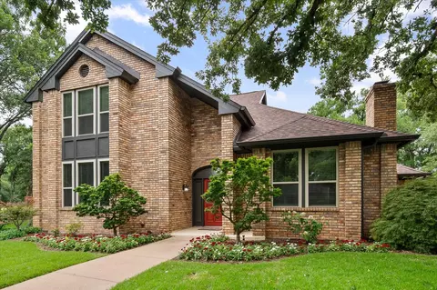 823 Kingston Dr, Mansfield, TX 76063