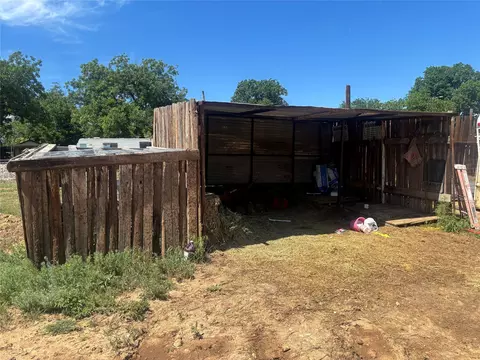 901 W Cherokee Ave, Comanche, TX 76442 photo 6