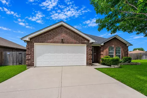 445 Vista Way Dr, Saginaw, TX 76179