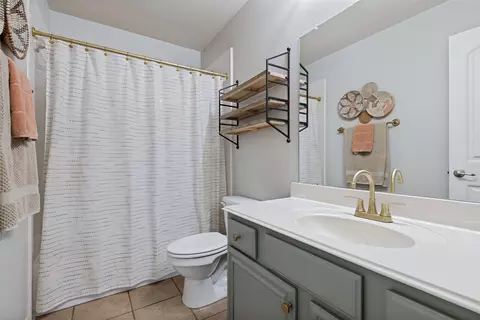 Bath - 2107 Thistle Ln, Forney, TX 75126 photo 1 of 2