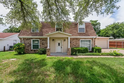 4102 Apache Trail Ct, Granbury, TX 76048