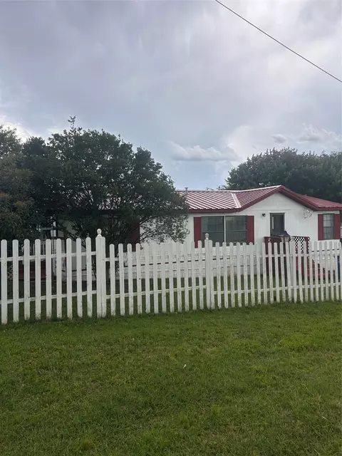 3601 Mockingbird Cir, Cleburne, TX 76031