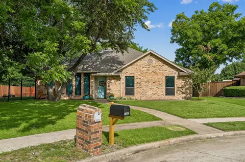 1907 Lansdown Ct, Carrollton, TX 75010