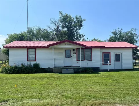57 W Palo Pinto St, Santo, TX 76472