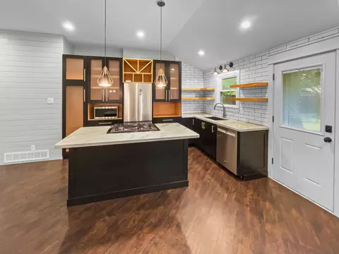1108 E Russell Ave, Carrollton, TX 75006