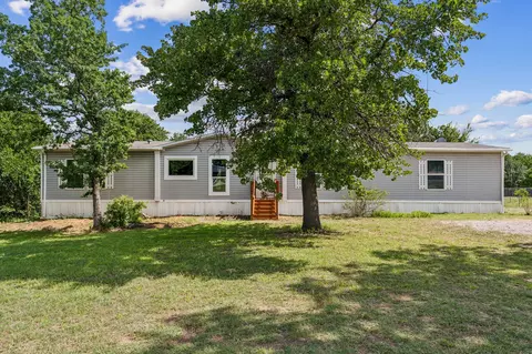 139 Cedar Dr, Azle, TX 76020
