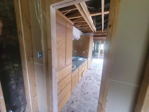 Entry Way - 717 Midway Rd, Tool, TX 75143 photo 2 of 5