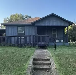 1038 E Maddox Ave, Fort Worth, TX 76104