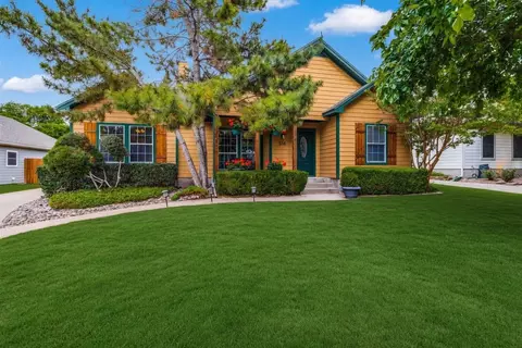 514 N 1st St, Midlothian, TX 76065
