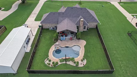 1132 Chartres St, Kaufman, TX 75142