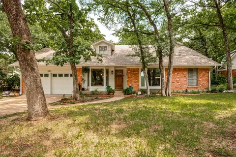 805 Live Oak Ln, Arlington, TX 76012