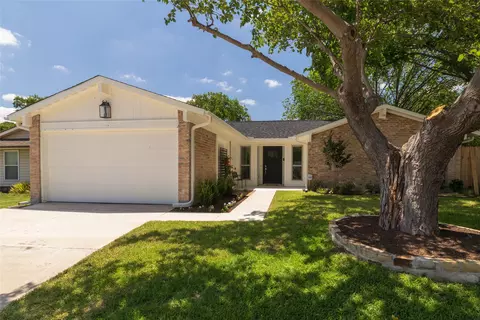 112 Village Dr, Lewisville, TX 75067