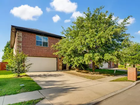 345 Chalkstone Dr, Fort Worth, TX 76131