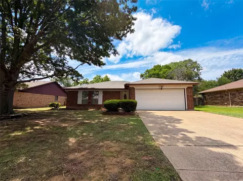 6304 Big Springs Dr, Arlington, TX 76001