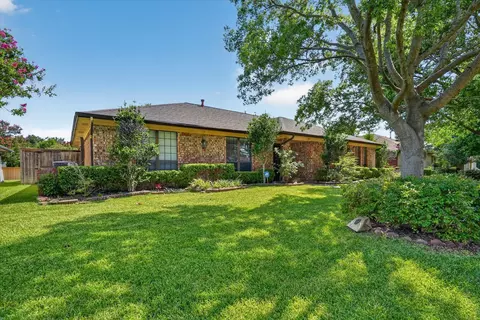 1502 Meadow Glen St, Richardson, TX 75081
