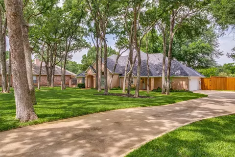 812 Greenbriar Dr, Keller, TX 76248