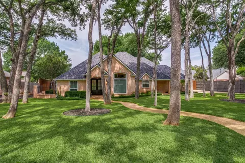 812 Greenbriar Dr, Keller, TX 76248