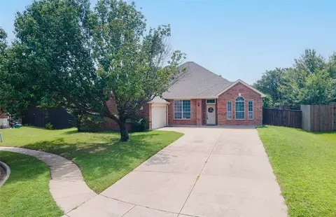 5208 Lake Haven Ln, Grand Prairie, TX 75052