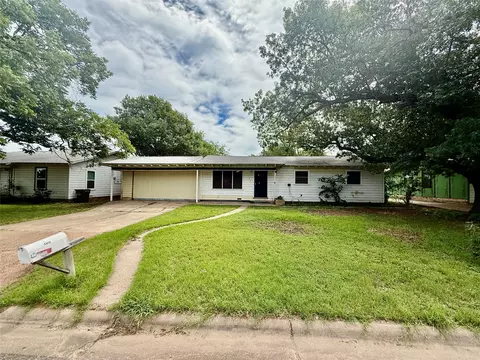 105 Ragland St, Graham, TX 76450