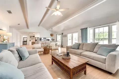 150 Guadalupe Dr, Mabank, TX 75156