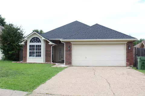 961 Grasswood Ct, Arlington, TX 76017