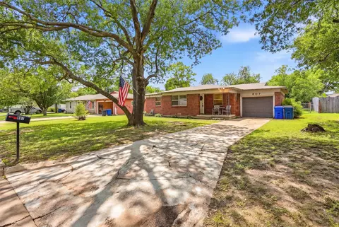807 Elizabeth Blvd, Granbury, TX 76048