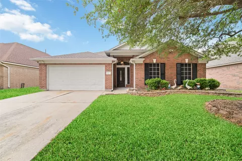 923 N Sky Dr, Houston, TX 77073