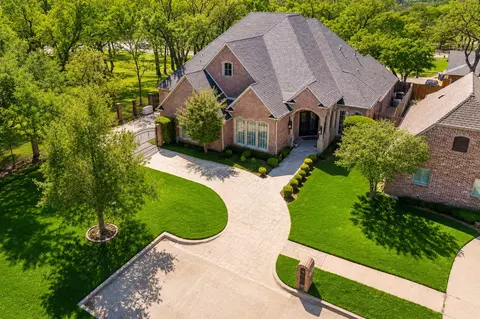 2726 Country Club Rd, Pantego, TX 76013