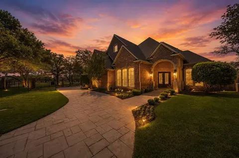 2726 Country Club Rd, Pantego, TX 76013