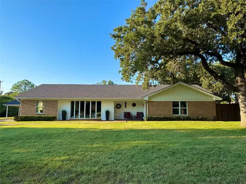 1423 Oak Hills Dr, Graham, TX 76450
