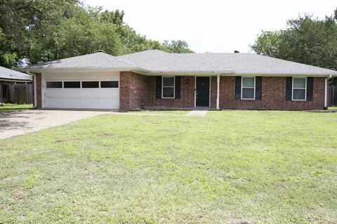 1008 Fairway Ln, Mexia, TX 76667